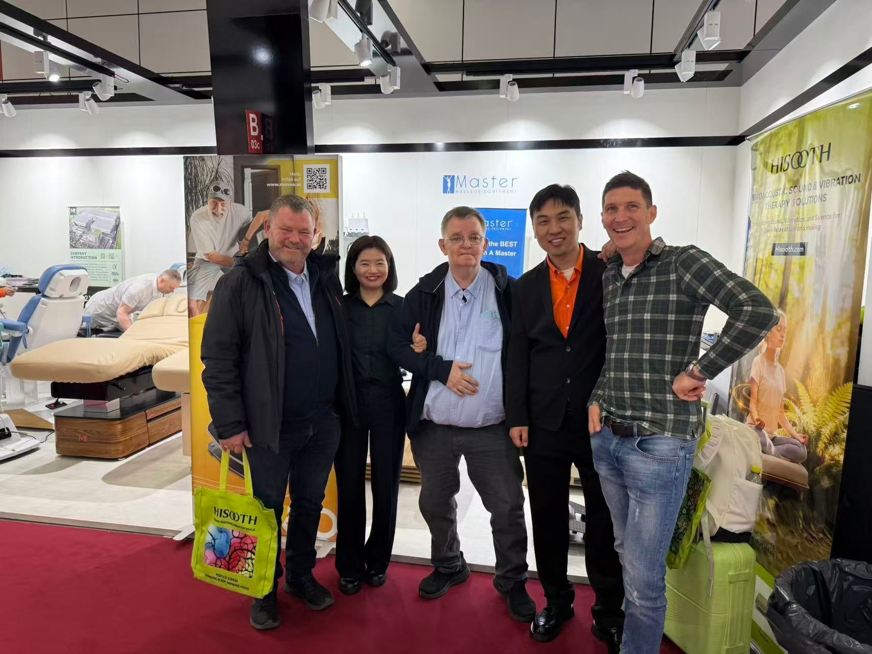 Hisooth immersive-entertainment-system-meditation-table-haptic-seating-recovery-lounger Visitors experiencing  at international wellness exhibitions